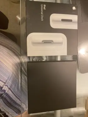 Apple Ipod Ma045g/a Universal Dock For White With Inserts New Unopened Box