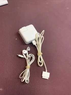 M9874 Apple A1070 Ipod Firewire Charger Charging Cable Pair Of In Ear Pods