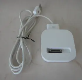 Apple Ma072g/a Ipod Dock With Line Out For 1st Gen Nano 30-pin Usb Connection Cable