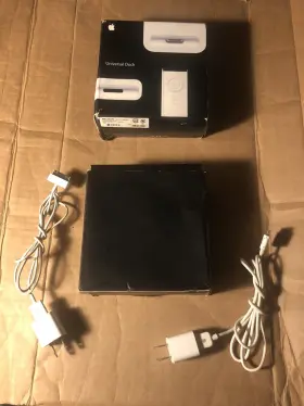 Apple Mb125g/c Universal Dock Genuine Ipod Docking Station A1256 Lot Of 2 No Remote